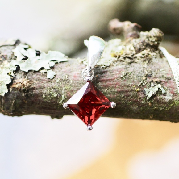 Handcrafted Princess Cut Garnet Pendant Sterling Silver 925 , January birthstone - Picture 6 of 6